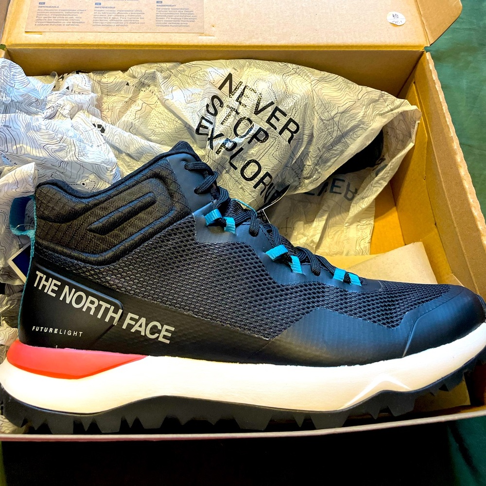 mens north face activist mid hiking boots - new in box!